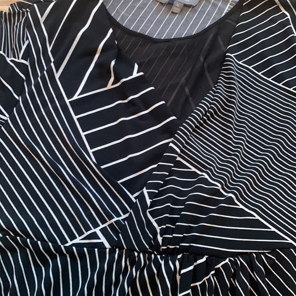 DAISY Fuentes Long Sleeve Striped Blouse w/ Mesh V-Neck Black & White Women’s XL - Picture 8 of 16
